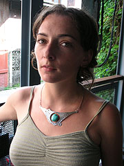 Marie�̍�����g���R�΂̃y���_���g�B�΂̓X�e�t�@������ĂŔ����ăv���[���g