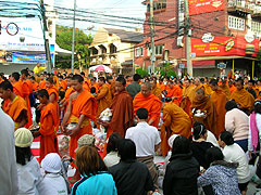 �m�����󂯂��H�ו������q���̊w�����󂯂đ܋l�߂ɂ���