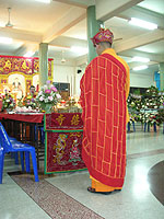 �f��J�X�g���[�g�̃e�m�[���̎���݂̔����̂��V����